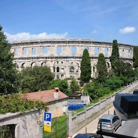 Colloseum View From The Apartment Pula Bagian luar foto